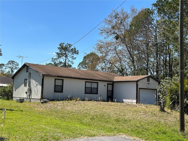 view of front facade with a front yard and an attached garage