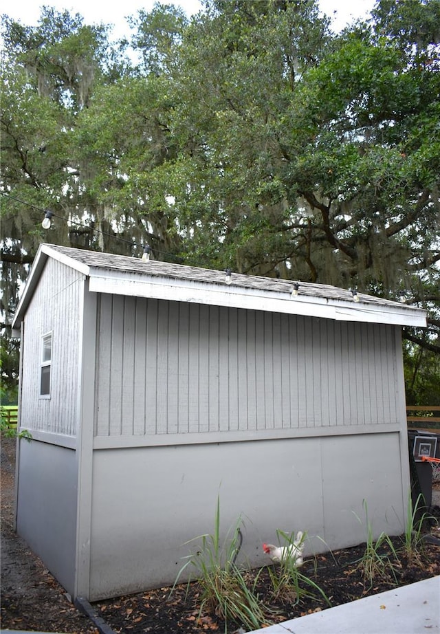 exterior space featuring an outbuilding