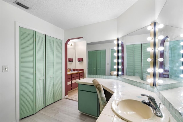 34 Misty Meadow Ln, Mulberry, FL 33860 - full bath featuring vanity, a closet, visible vents, and a textured ceiling