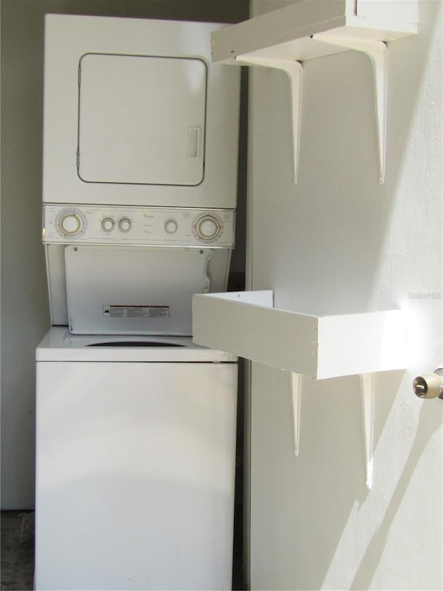 3102 W Horatio St Unit 12, Tampa, FL 33609 - laundry area with stacked washer / drying machine