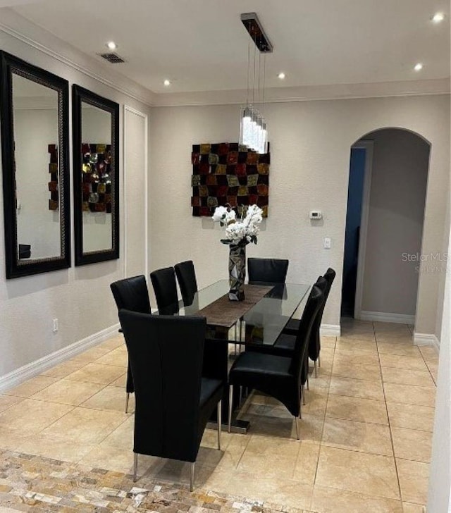 dining space featuring visible vents, baseboards, arched walkways, ornamental molding, and recessed lighting