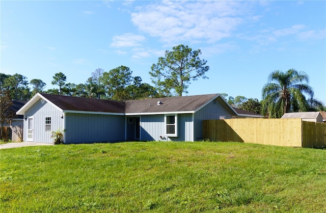 3426 Somerset Ave, Deltona, FL 32738 - rear view of property featuring fence and a yard