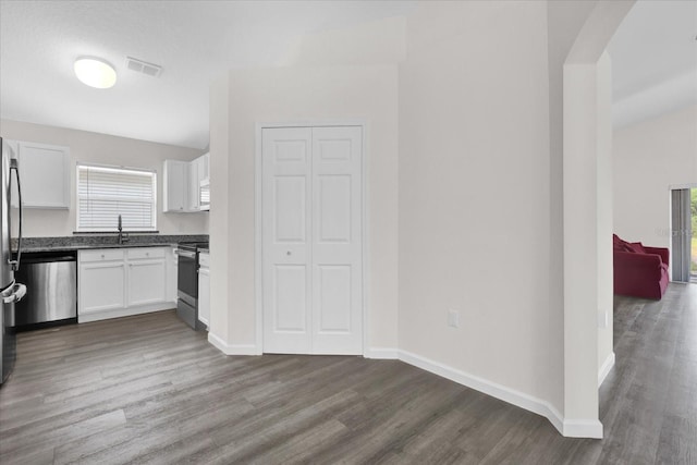 kitchen featuring visible vents, dark wood-style floors, and stainless steel appliances