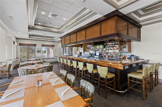 bar featuring baseboards, visible vents, a dry bar, and ornamental molding