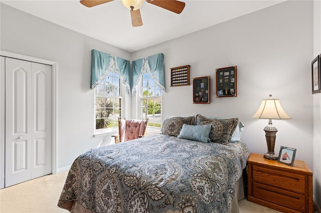 bedroom featuring baseboards, a ceiling fan, carpet, and a closet