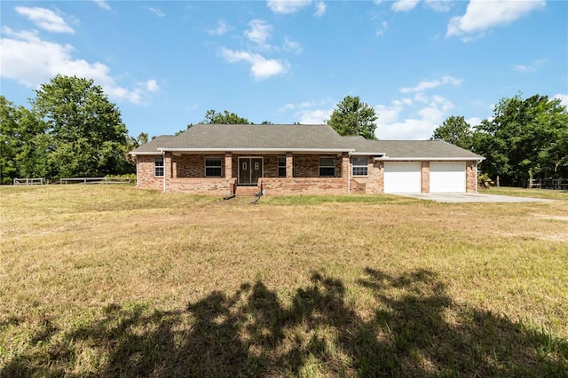 ranch-style home featuring fence, a front lawn, brick siding, a garage, and driveway