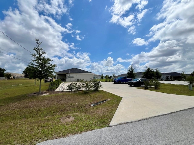 view of front of home featuring a front lawn and driveway