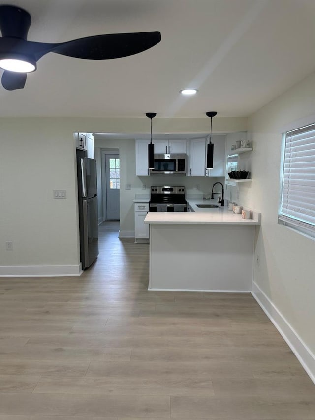 2217 Azalea Ct, Lakeland, FL 33815 - kitchen featuring stainless steel appliances, a sink, baseboards, and light countertops