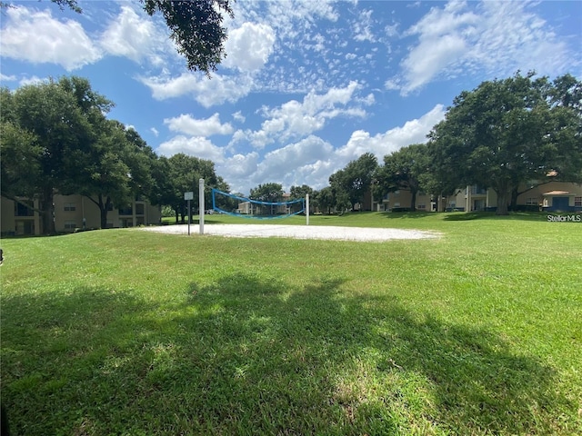7320 Westpointe Blvd Unit 531, Orlando, FL 32835 - view of grassy yard featuring volleyball court