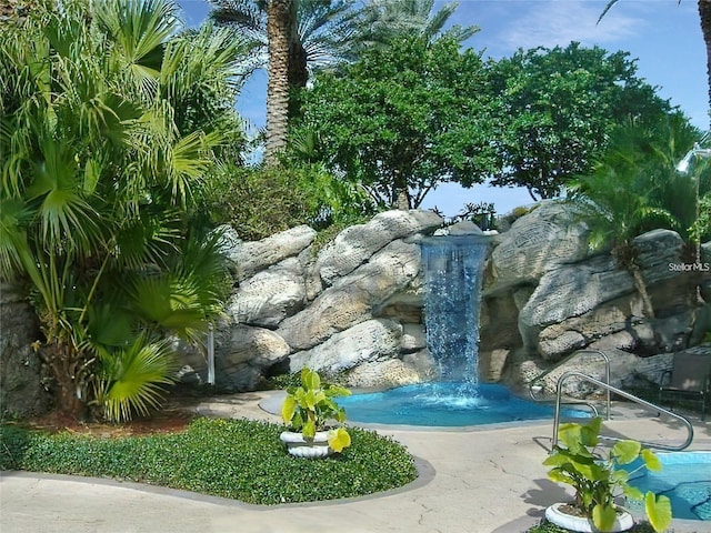 7320 Westpointe Blvd Unit 531, Orlando, FL 32835 - surrounding community featuring a pool