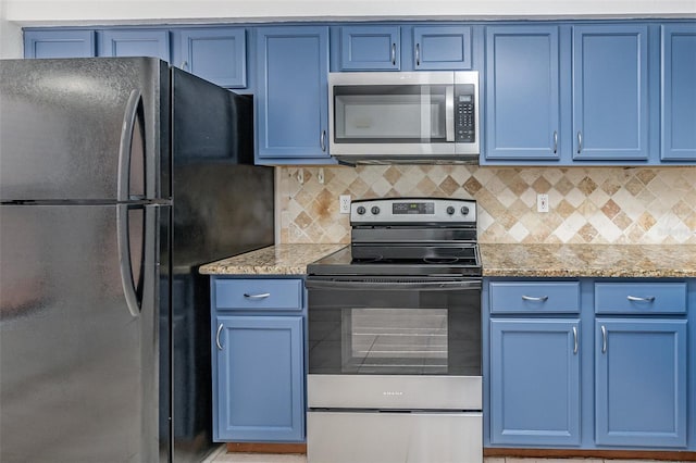 7863 Sugar Bend Dr Unit 7863, Orlando, FL 32819 - kitchen featuring stainless steel appliances, blue cabinets, and backsplash