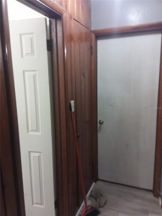2822 S Dean Rd, Orlando, FL 32825 - corridor featuring light wood-style floors