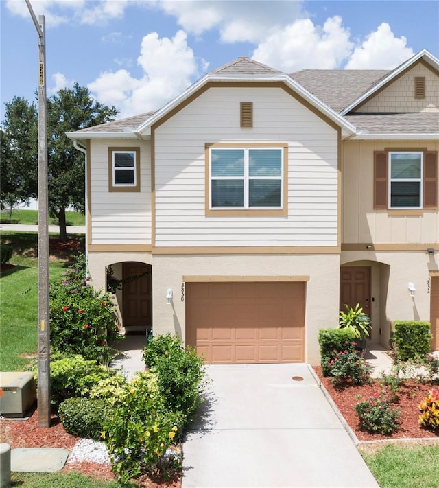 3850 Hampstead Ln, Lakeland, FL 33810 - view of front of property featuring an attached garage, a shingled roof, and concrete driveway