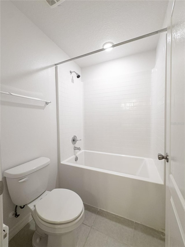 3850 Hampstead Ln, Lakeland, FL 33810 - full bathroom featuring shower / tub combination, tile patterned floors, and a textured ceiling