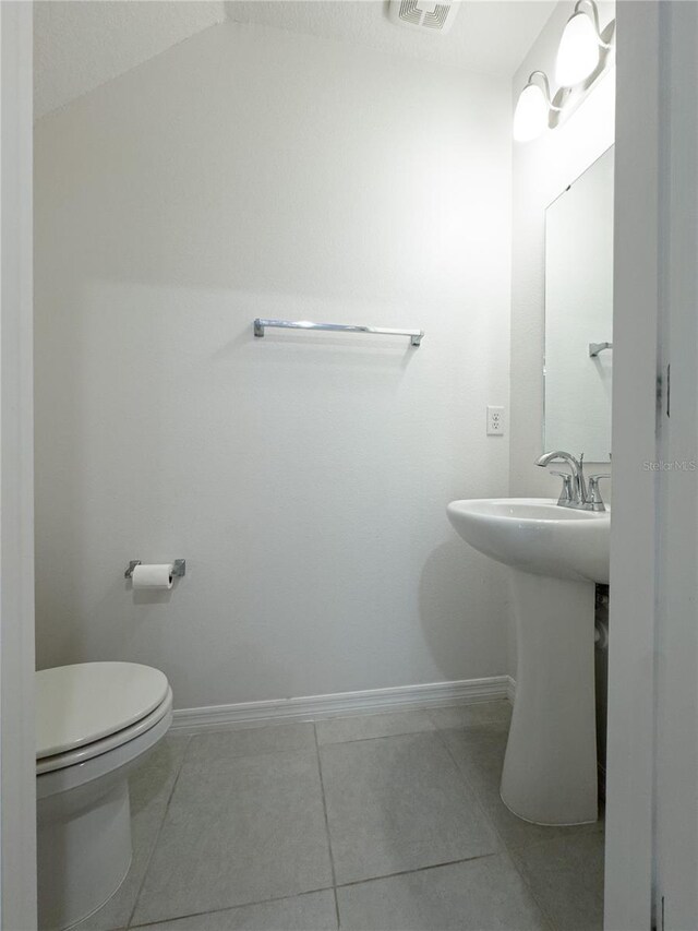 3850 Hampstead Ln, Lakeland, FL 33810 - half bath with tile patterned flooring and lofted ceiling