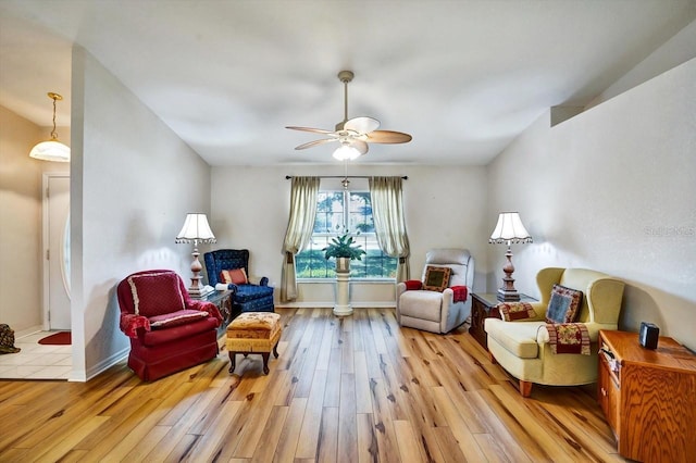 130 Evergreen Dr, Auburndale, FL 33823 - living area with light wood-style flooring and a ceiling fan