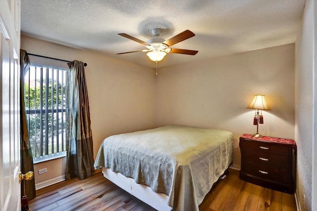 130 Evergreen Dr, Auburndale, FL 33823 - bedroom with wood finished floors, ceiling fan, and a textured ceiling