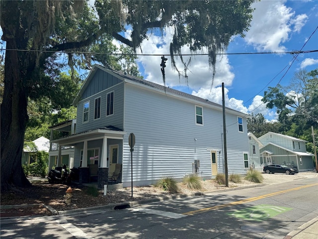 301 NW 8th St, Gainesville, FL 32601 - view of side of property with a porch and board and batten siding