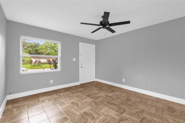 5390 Botany Ct, Orlando, FL 32811 - unfurnished room with baseboards and ceiling fan