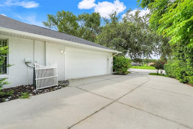11442 Beggs Ct, Clermont, FL 34711 - garage with driveway