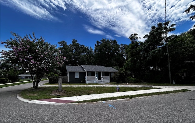 3304 Dew Berry Ave, Apopka, FL 32712 - view of front of home featuring covered porch and a front yard
