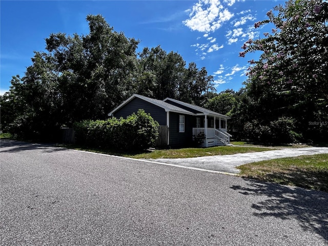 3304 Dew Berry Ave, Apopka, FL 32712 - view of front of house featuring covered porch