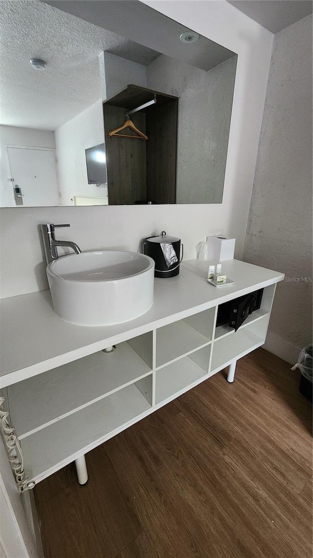 5367 W Irlo Bronson Memorial Hwy Unit 2-206, Kissimmee, FL 34746 - bathroom with wood finished floors, vanity, and a textured ceiling
