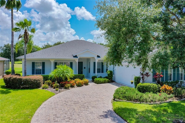 single story home featuring a porch and a front lawn