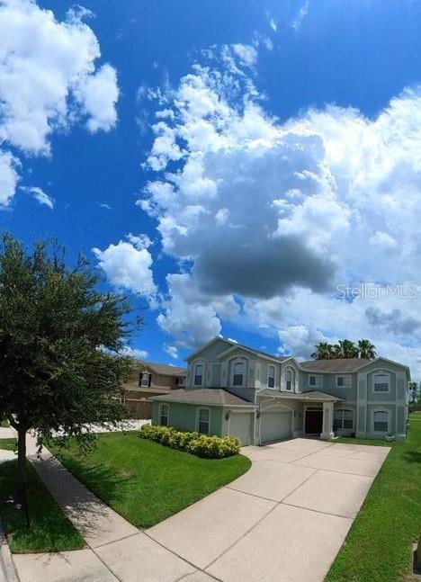 view of front facade featuring a front yard