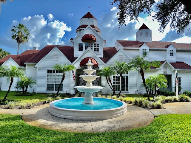 view of front facade with a front lawn