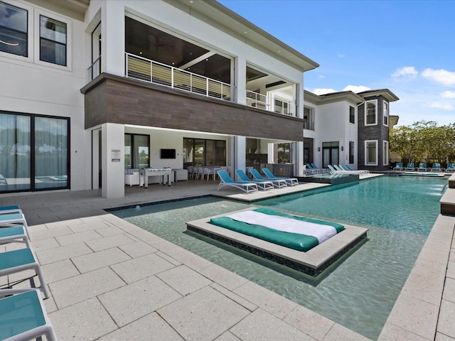 view of swimming pool with a jacuzzi and a patio area