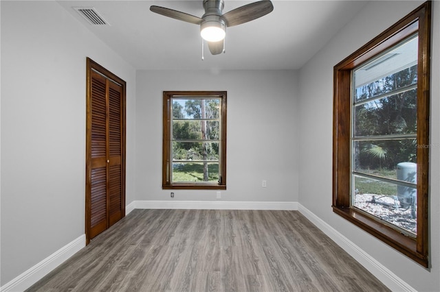 unfurnished room featuring light hardwood / wood-style floors and ceiling fan