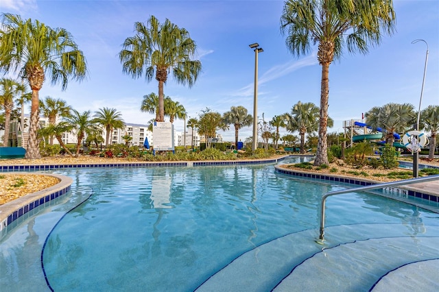 view of swimming pool