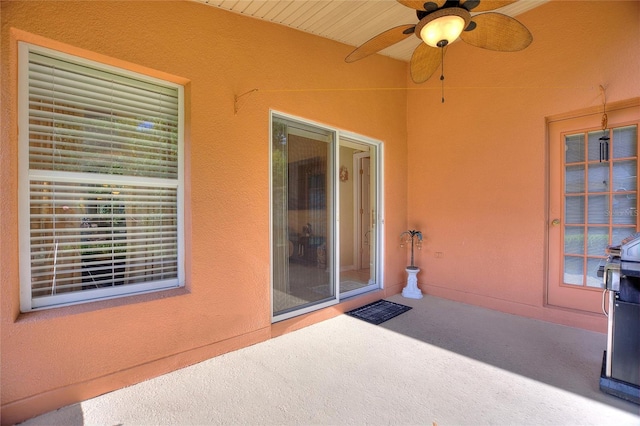 view of terrace with ceiling fan