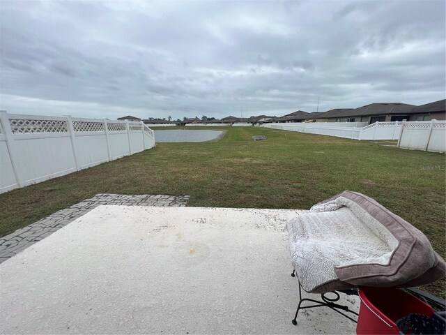 view of yard featuring a patio area