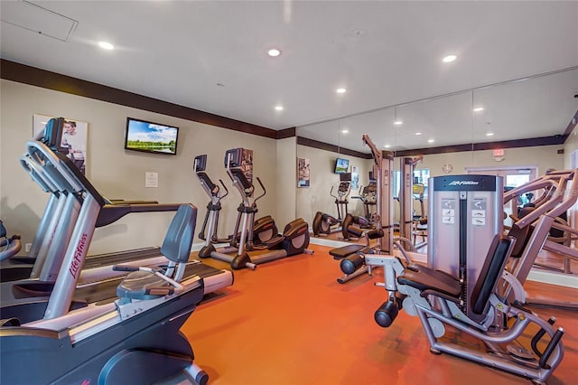 exercise room featuring recessed lighting