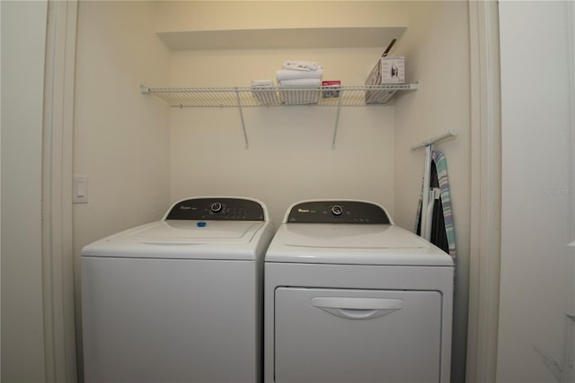 3171 Tocoa Cir, Kissimmee, FL 34746 - laundry room with washing machine and dryer