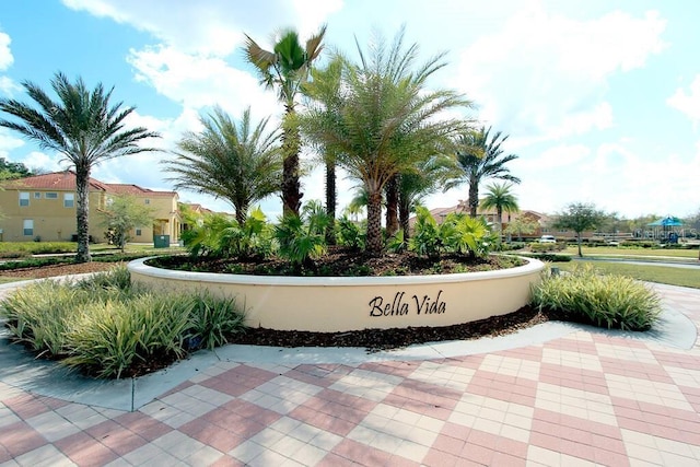 view of community / neighborhood sign