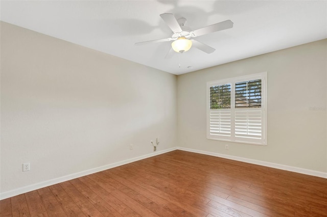 unfurnished room with dark wood-type flooring and ceiling fan