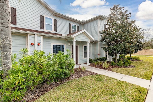 view of front of house featuring a front lawn and a garage