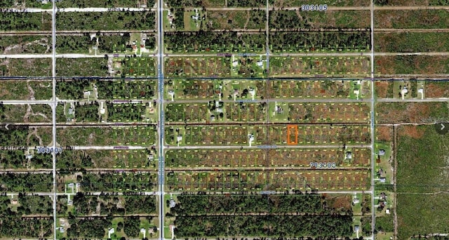 Listing photo 3 for 220 Magnolia Dr, Indian Lake Estates FL 33855