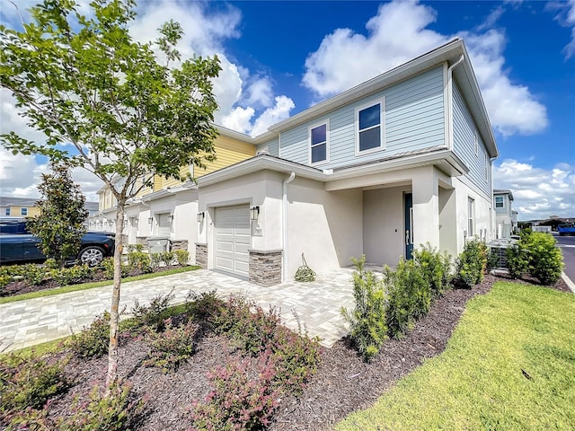 view of front of home featuring a front yard