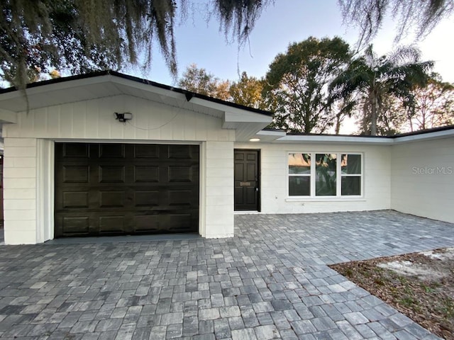 view of front facade with a garage