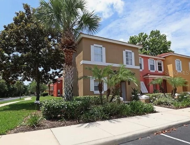 view of front facade with stucco siding