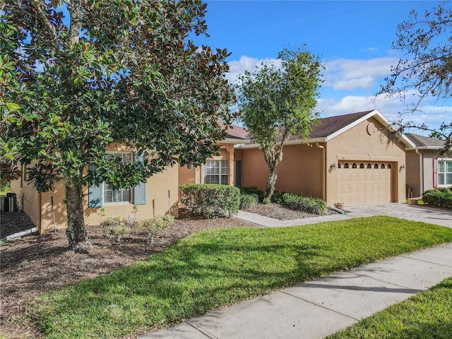 view of front of home featuring a front lawn and a garage