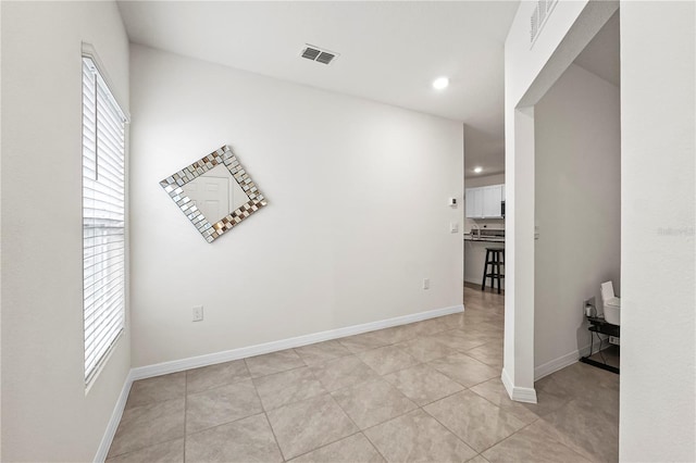 unfurnished room featuring light tile patterned floors