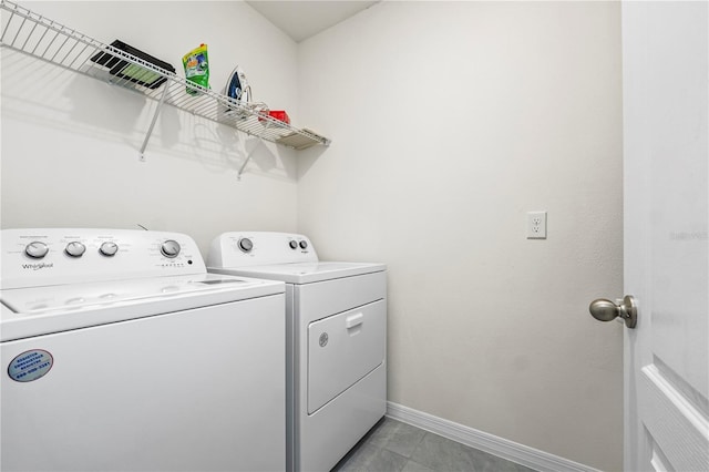 laundry area featuring washer and clothes dryer and light tile patterned flooring