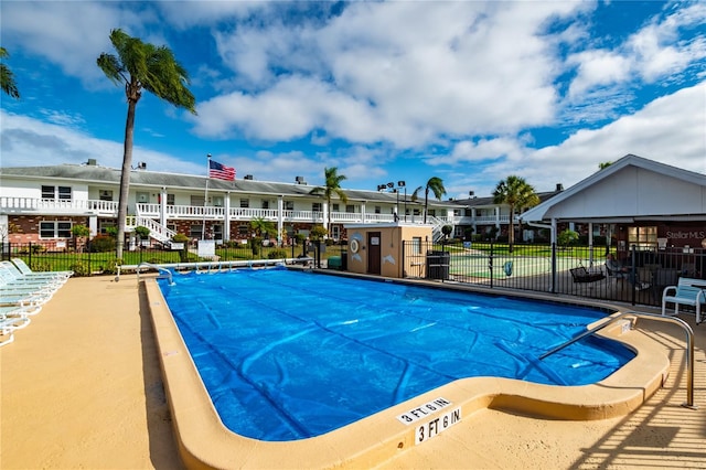 view of swimming pool