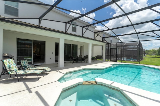 view of swimming pool with a patio area, an in ground hot tub, and a lanai