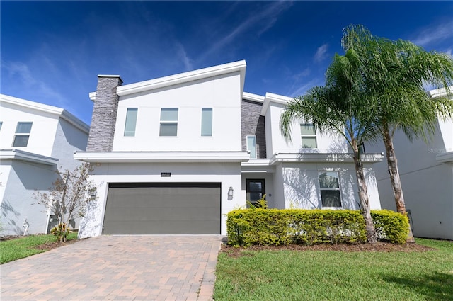 view of front of house featuring a front lawn and a garage